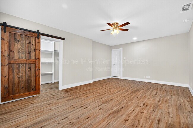 Building Photo - 218 Kansas St