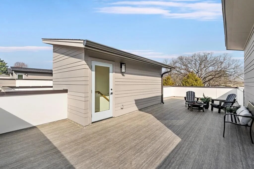 Building Photo - 1237 Memorial Dr SE
