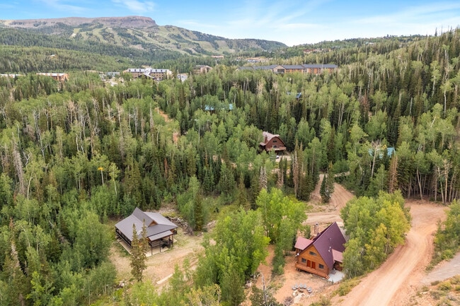 Building Photo - 656 Aspen Dr