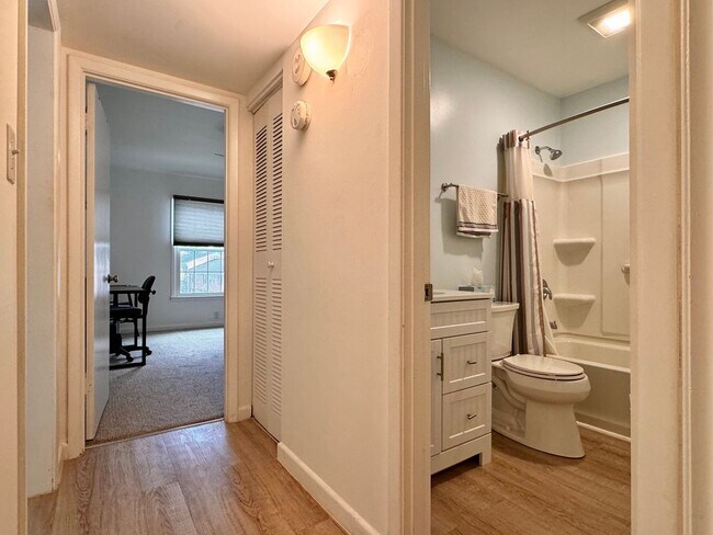 Building Photo - Renovated Condo near Stonefield Shopping! Gorgeous & ready for move in now!