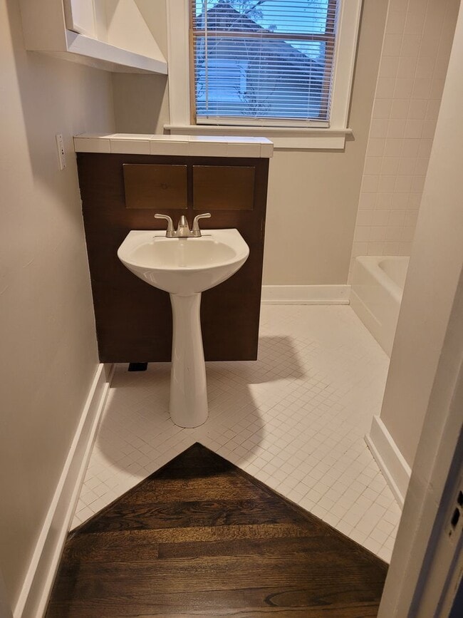 Building Photo - S305-2