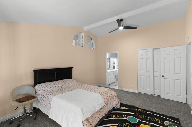 Building Photo - 47800 Madison St