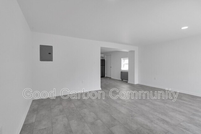 Building Photo - 209 Summer St