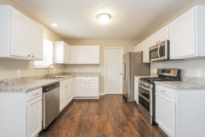 Building Photo - 6913 W Briar Park View