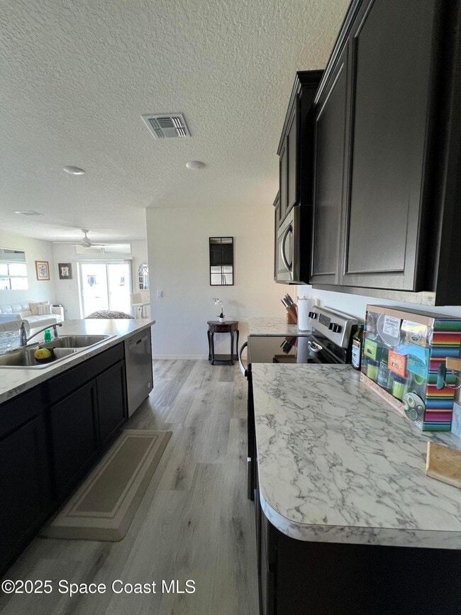 Building Photo - 976 Trinity St