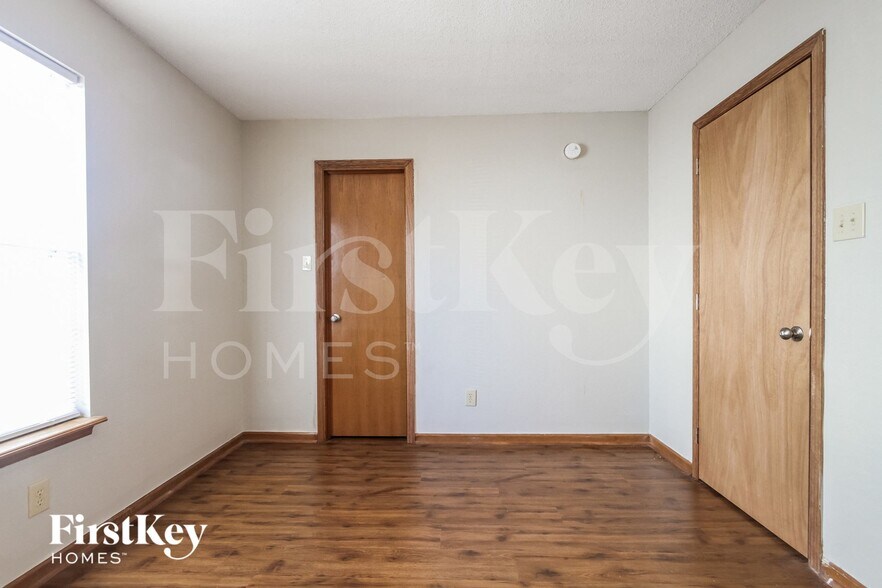 Building Photo - 301 Sunbeam Ln