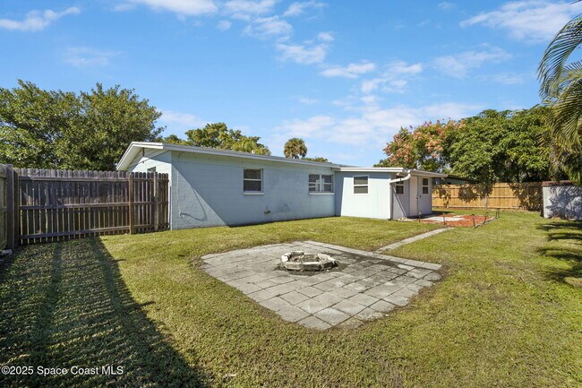 Building Photo - 818 Hampton Way