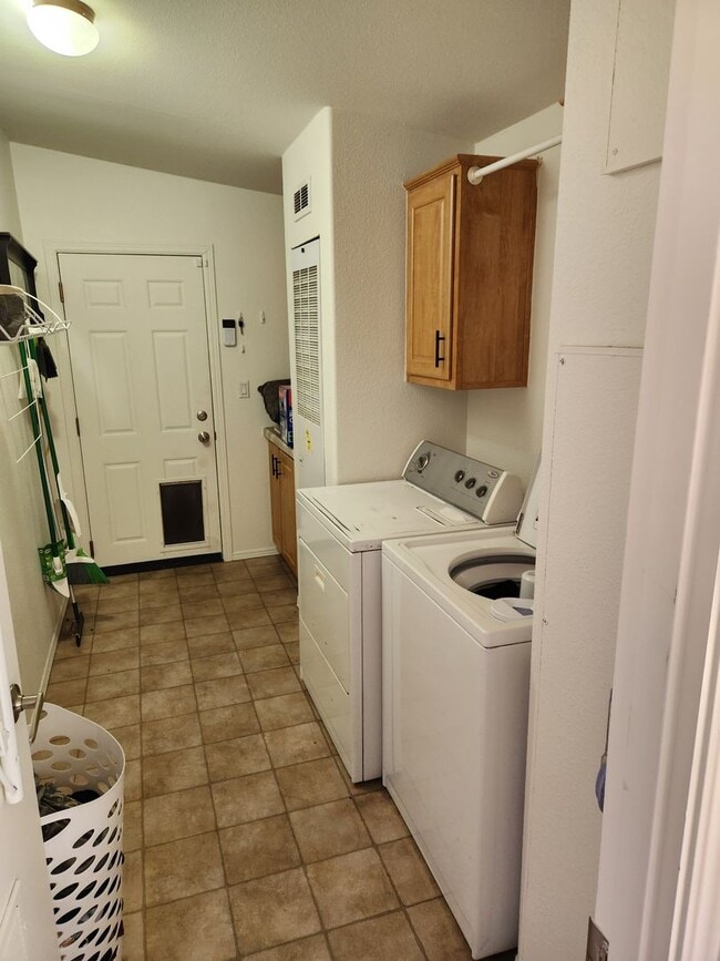 Building Photo - LEASE TAKEOVER_Move-in ready Home in Railroad Springs