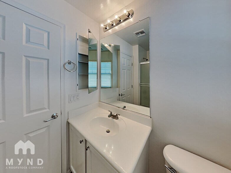 Building Photo - 2507 N 148th Dr