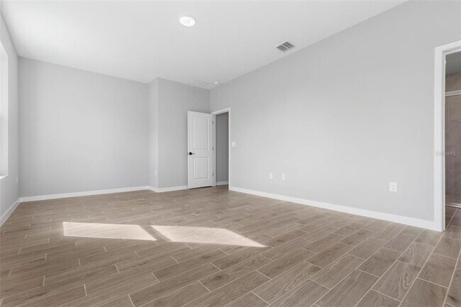 Building Photo - 21 Weymouth Ln