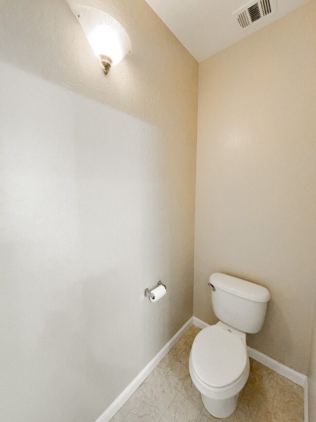 Building Photo - 5537 N Gates Ave