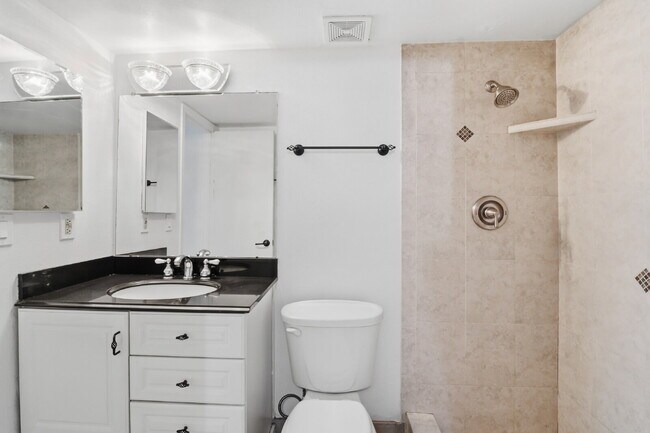 Building Photo - $1,440.95 with $300 off the first month's rent, 1 Bed - 1 Bath, Condo in Aurora with Washer and D...