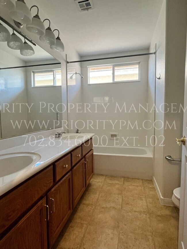 Building Photo - 10878 Royal Highlands St