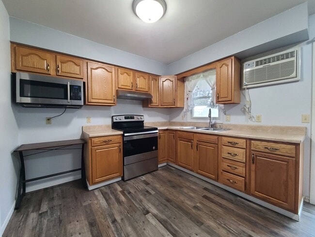 Building Photo - 2195 W Glenlord Rd