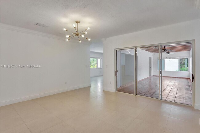 Building Photo - 906 Palermo Ave