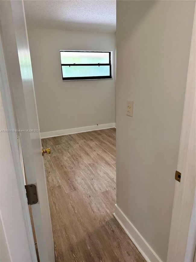 Building Photo - 10152 SW 77th Ct