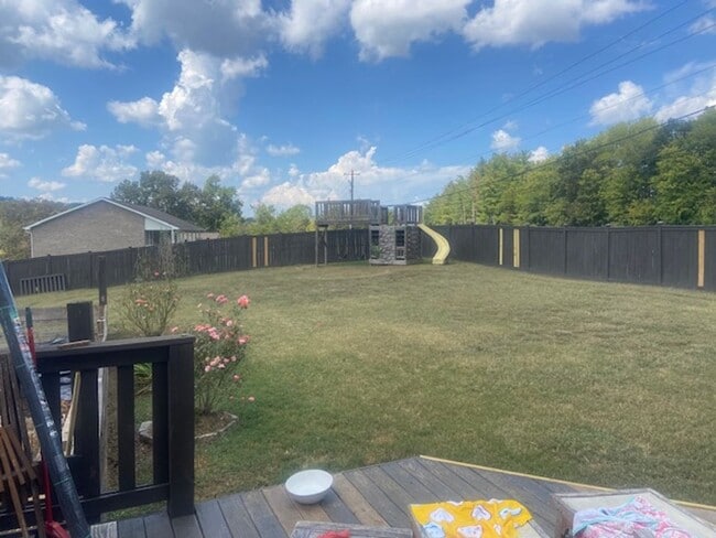 Building Photo - Loudon 37774 - 3 bedroom, 2.5 bath home - ...