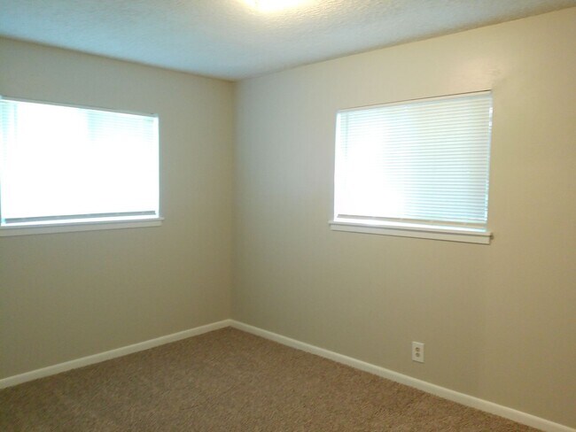 Building Photo - 1710 Sun Beam Dr