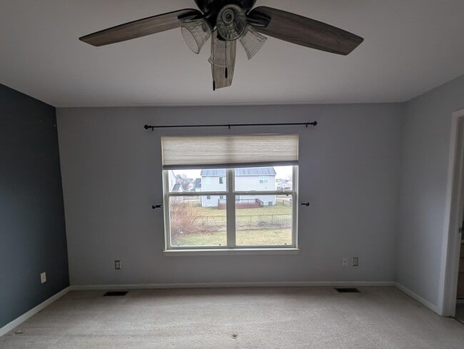 Building Photo - 7165 Maplelawn Dr