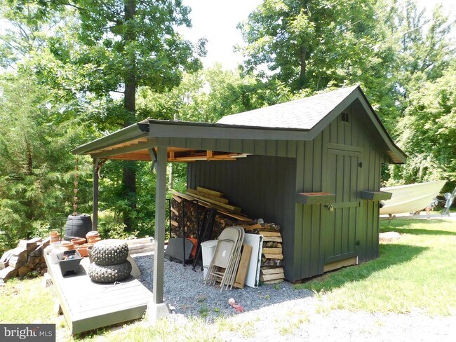Building Photo - 229 Sunset Ln