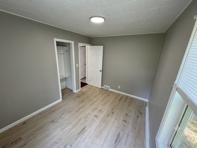 Building Photo - Cozy 2BD/1BA house in Wolverine Lake with hardwood floors