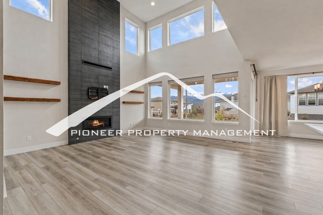 Building Photo - Breathtaking Pikes Peak Views in Desirable Wolf Ranch - 4 bedroom, 3 Full Bath, Office and Loft, ...