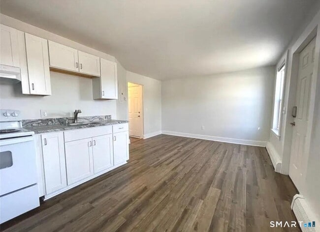 Building Photo - 30 Anthony St