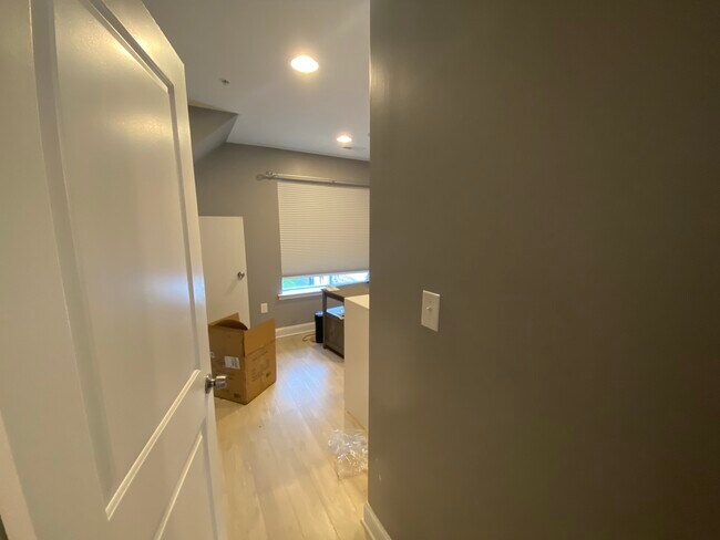 Building Photo - 1526 W Stiles St