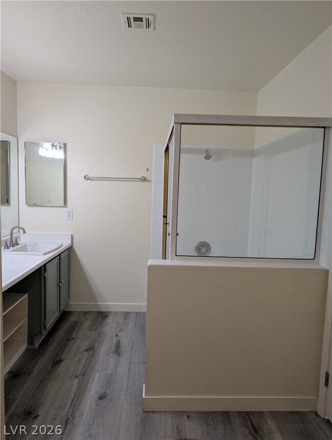 Building Photo - 4440 Woodpine Dr