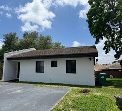 Building Photo - 5402 SW 138th Ave