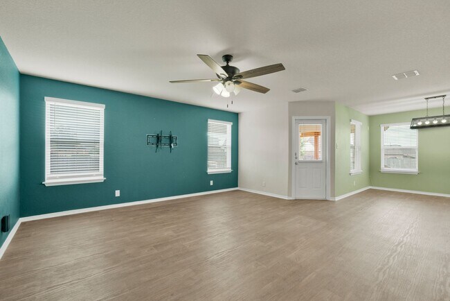 Building Photo - 9570 Ranch Lp