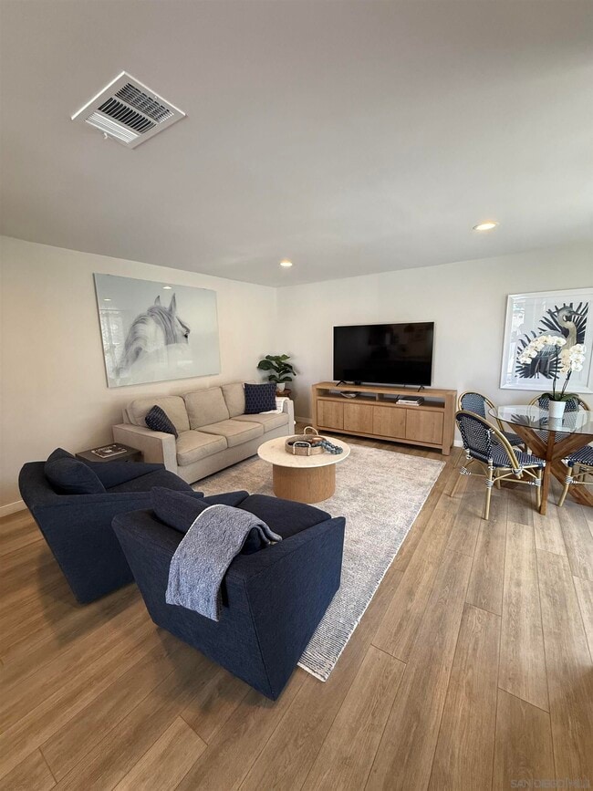 Building Photo - 2305 Camino Del Mar