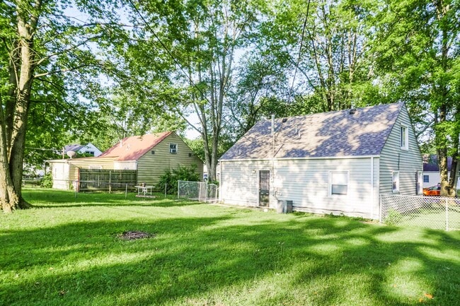 Building Photo - 890 Bucknell Rd