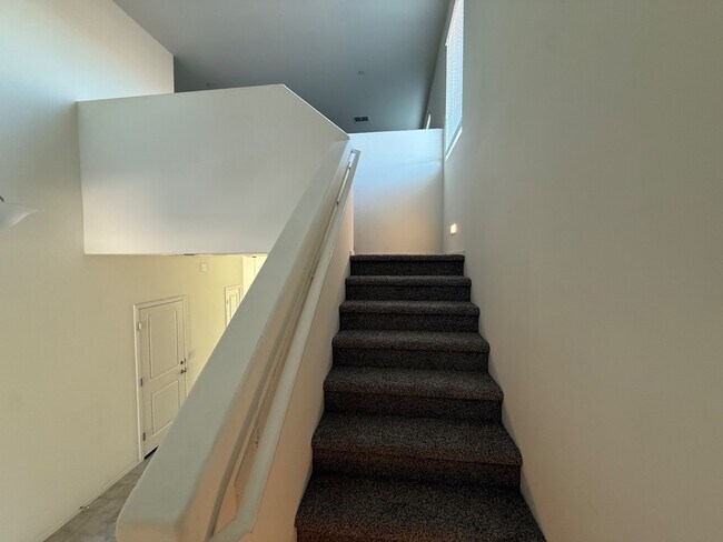 Building Photo - 7295 S Via Tierra Mesa