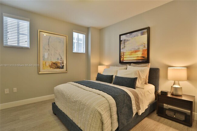 Building Photo - 2000 Salzedo St