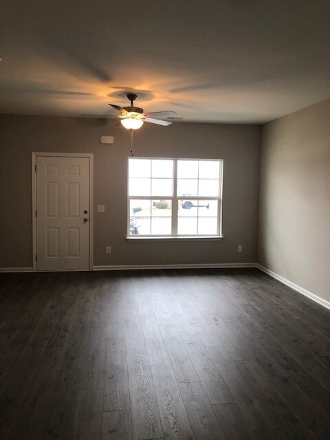 Building Photo - 413 Carol Dr