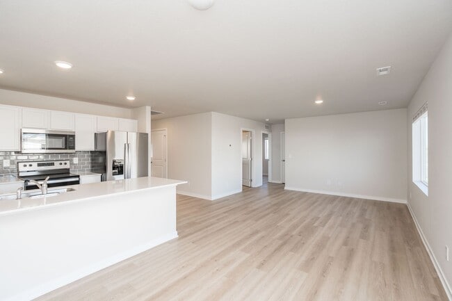Building Photo - One Month FREE Rent - 2 Bath Ranch Twin Home!