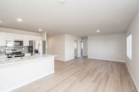 Building Photo - 1333 NE Crossing Oaks Dr