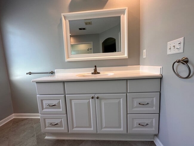 Building Photo - Located in the heart of Fernandina Beach!