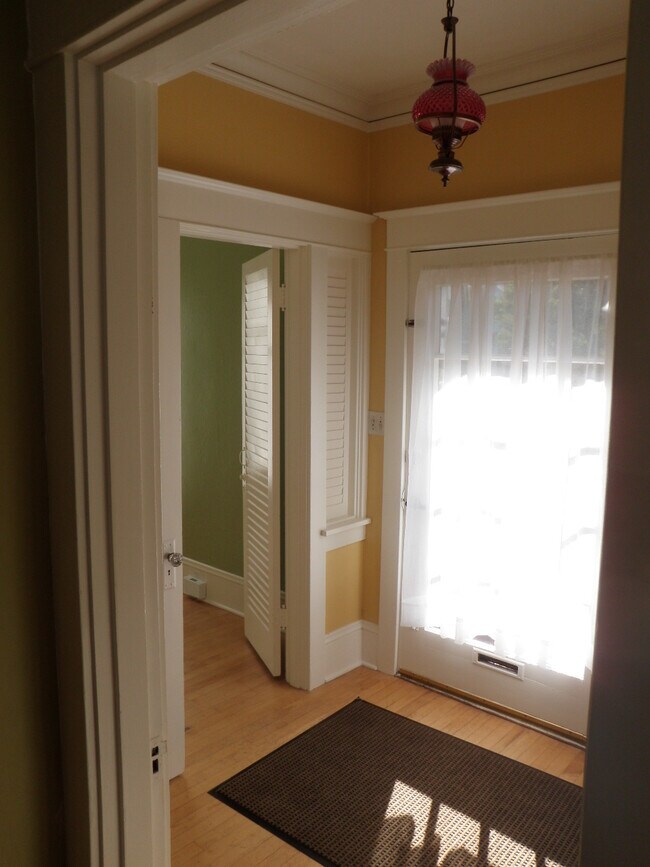 Building Photo - 5046 NE Mallory Ave