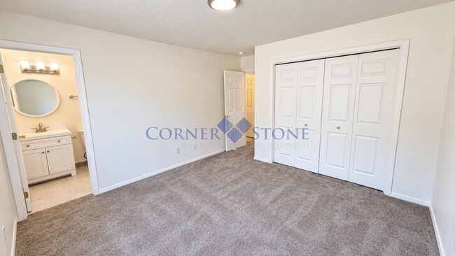 Building Photo - 807 E Cottage Ave