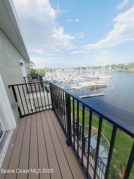 Building Photo - 933 Paddleboard Ct