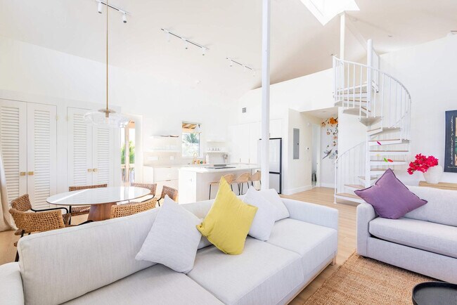 Building Photo - 18954 Acosta Rd