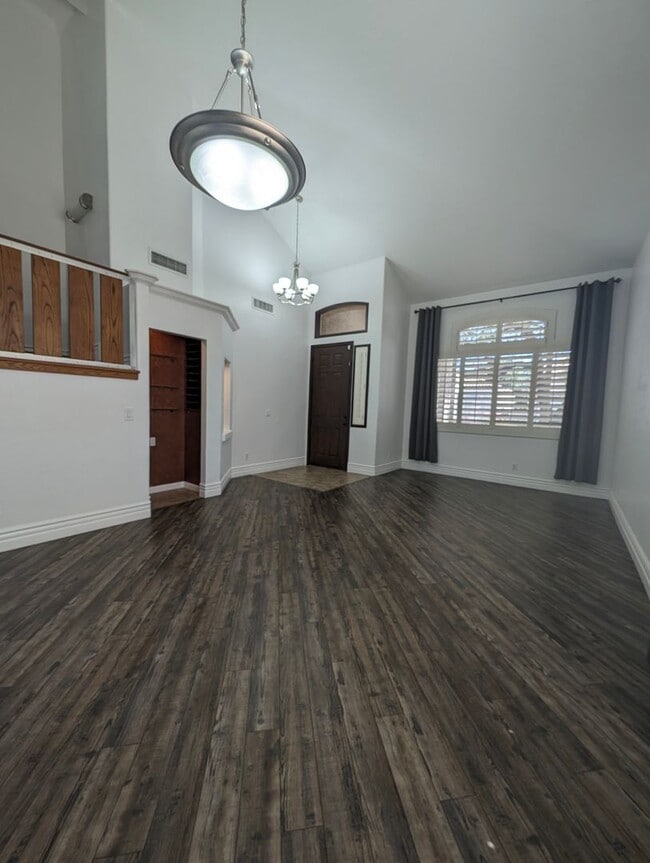 Building Photo - BEAUTIFUL executive style home w/ entertainer's dream backyard!