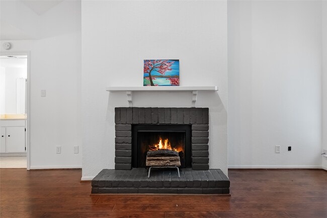 Building Photo - 2100 Tanglewilde St