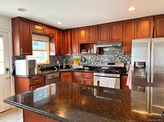 Building Photo - 133 Railroad Ave