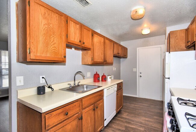 Interior Photo - Summer Stone Duplexes