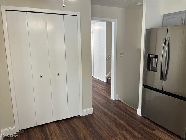 Building Photo - 8671 Ashwood Dr