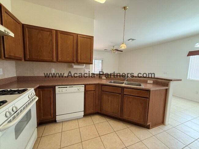 Building Photo - Three Bedroom  Home in Continental Reserves