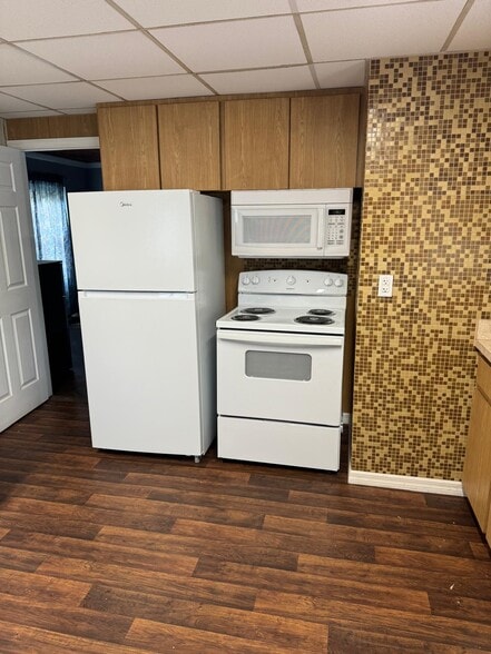 Building Photo - 16502 Spring St